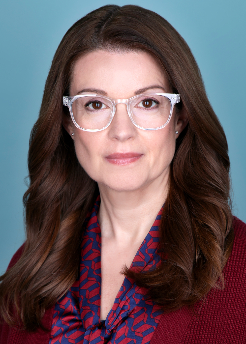 Amy Rose Traynor's "therapist/teacher look" headshot.